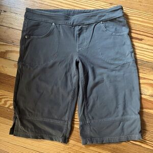 athleta size 4 spandex shorts for casual wear or sports